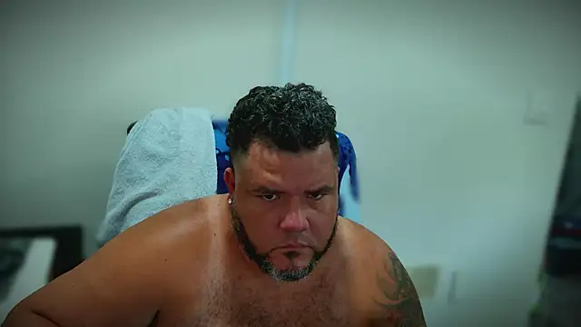 HotDominicanCum: διαδικτυακό σόου στην κάμερα