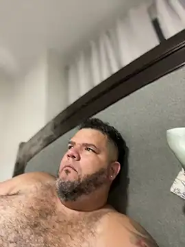 הופעת וובקאם של HotDominicanCum