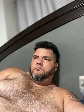 הופעת וובקאם של HotDominicanCum