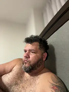 הופעת וובקאם של HotDominicanCum