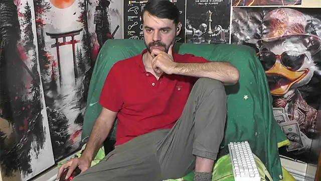 00george: διαδικτυακό σόου στην κάμερα