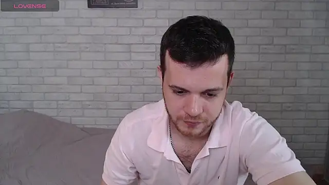 Pokazy przed kamerką – Alexxx_horny