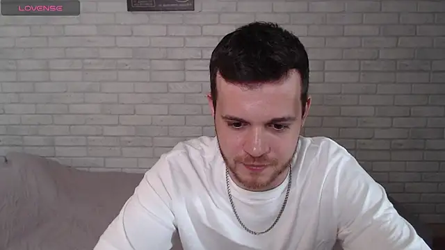 Pokazy przed kamerką – Alexxx_horny