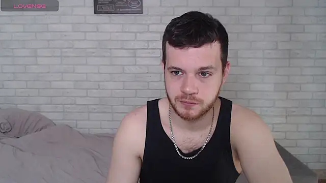 Pokazy przed kamerką – Alexxx_horny