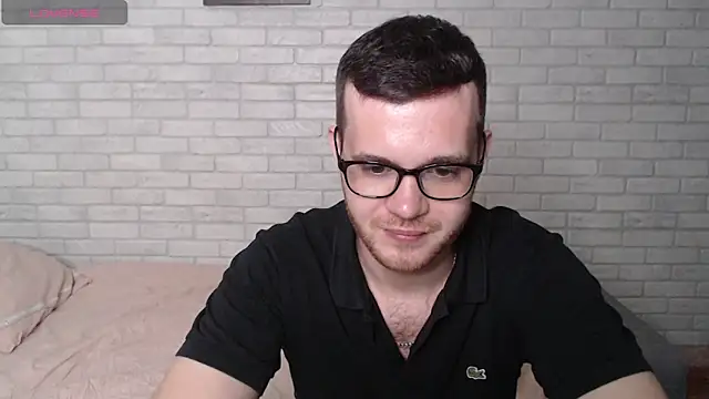 Pokazy przed kamerką – Alexxx_horny
