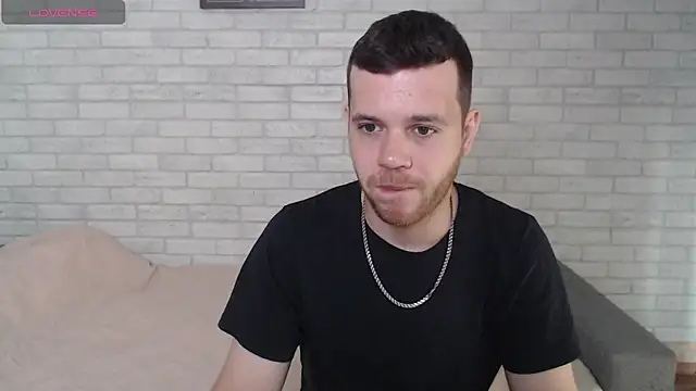 Pokazy przed kamerką – Alexxx_horny