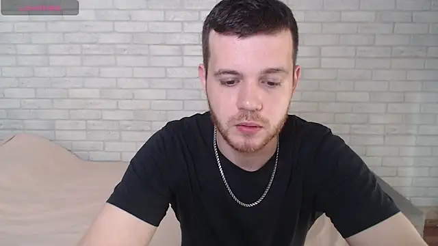 Pokazy przed kamerką – Alexxx_horny