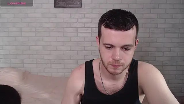 Pokazy przed kamerką – Alexxx_horny