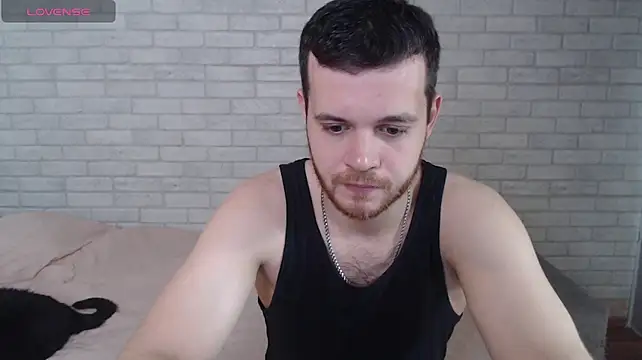 Pokazy przed kamerką – Alexxx_horny