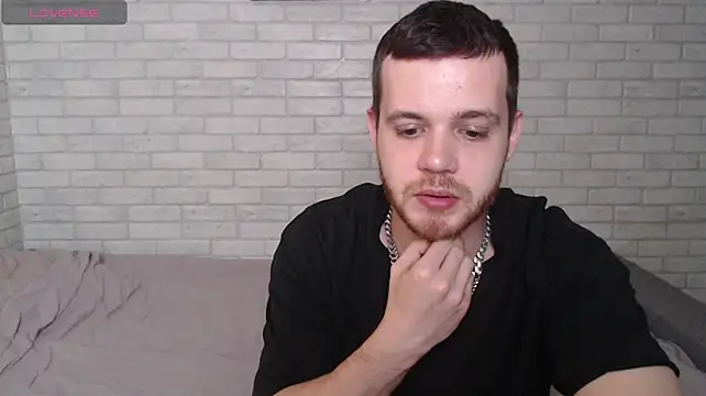 Alexxx_horny: διαδικτυακό σόου στην κάμερα