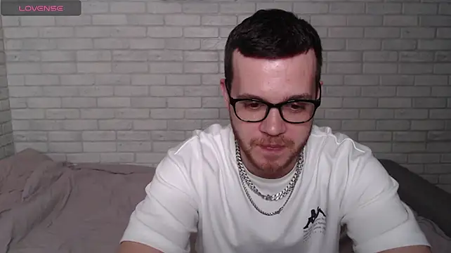 הופעת וובקאם של Alexxx_horny