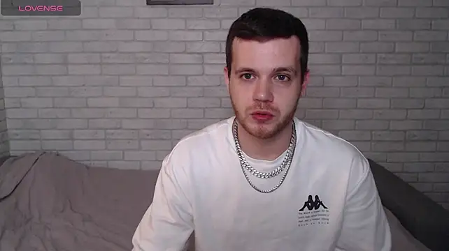 Alexxx_hornyのウェブカメラショー
