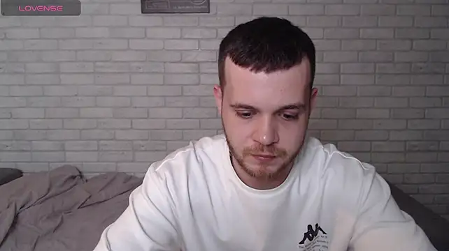 Alexxx_horny webkamerás műsora