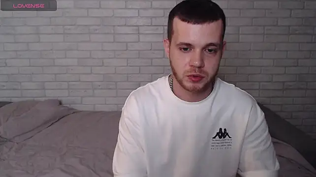 Pokazy przed kamerką – Alexxx_horny