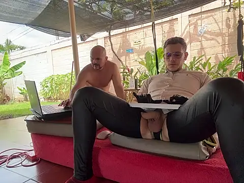 Pokazy przed kamerką – Neil_and_isaac