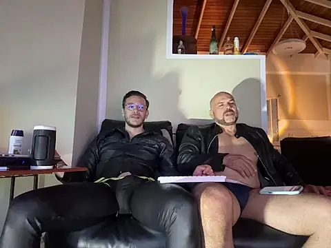 Pokazy przed kamerką – Neil_and_isaac