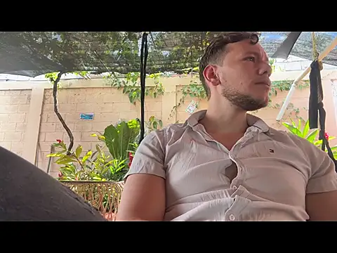 Neil_and_isaac Show in webcam