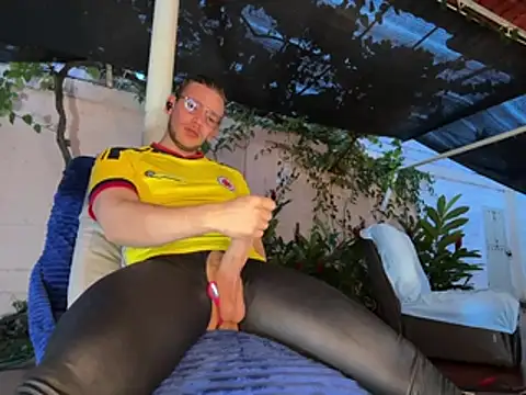 Neil_and_isaac Show in webcam