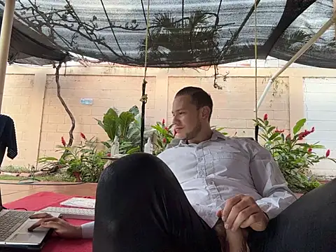 הופעת וובקאם של HotLovers_