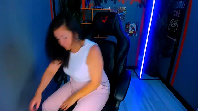 AnaMills Adlı Modelin Canlı XXX Sohbeti