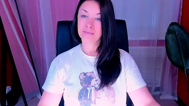 AnaMills Adlı Modelin Canlı XXX Sohbeti