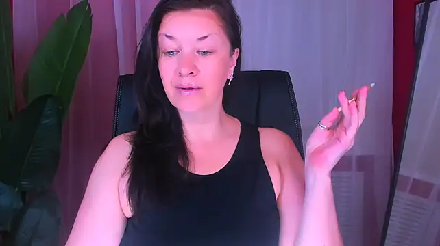 AnaMills Adlı Modelin Canlı XXX Sohbeti