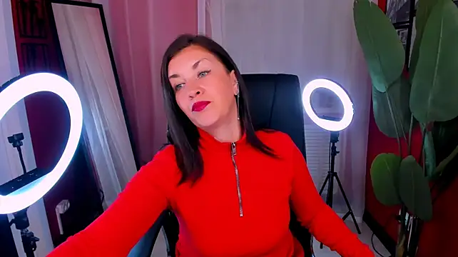 AnaMills Adlı Modelin Canlı XXX Sohbeti