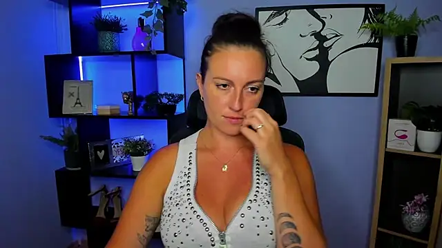 XXX chat uživo modela FUN_AMI