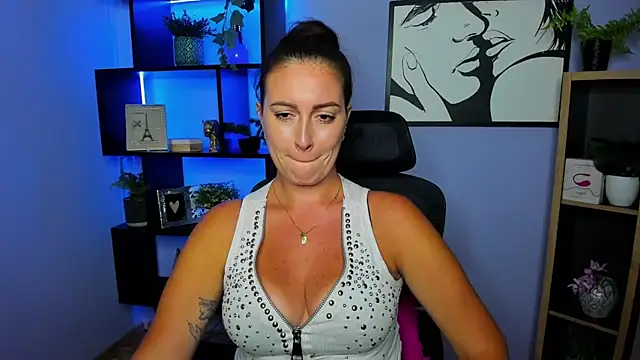 FUN_AMI Adlı Modelin Canlı XXX Sohbeti