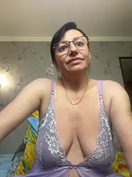 Chat +18 de Amberhotqueen ao vivo