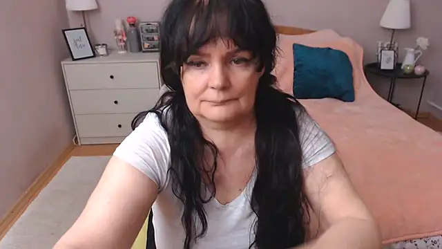 LeveMe2Nightt élő XXX-chatje