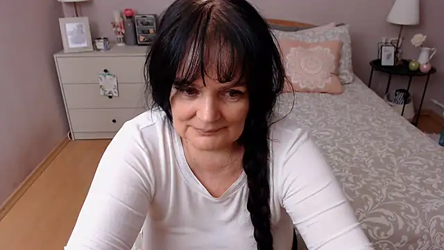 LeveMe2Nightt élő XXX-chatje