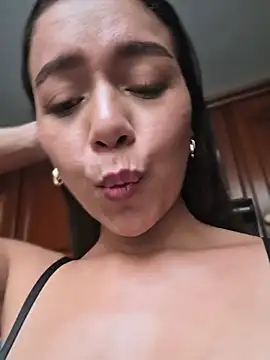 Andrea-Queen Live XXX-chat