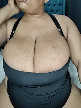 Вебкам-шоу ChubbyTits28