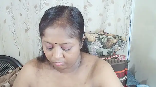 Chat +18 de Indiantasha ao vivo