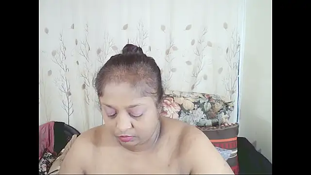 Indiantasha Chat XXX in diretta