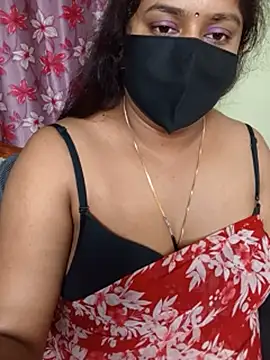 LouleyRani_ Show in webcam