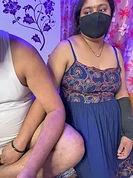 UR_Chocogirl Show in webcam