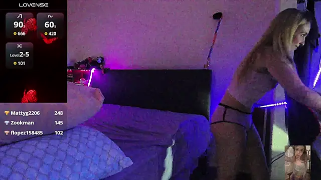 Blondiewithanass' Live XXX Chat