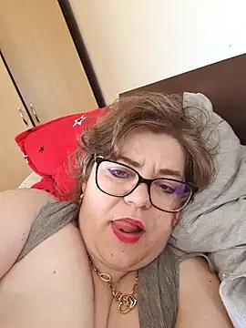 Pokazy przed kamerką – cindybbwsquirt