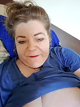 Pokazy przed kamerką – cindybbwsquirt