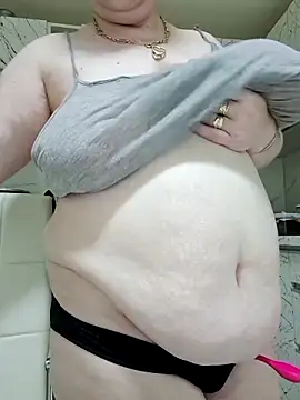 Pokazy przed kamerką – cindybbwsquirt