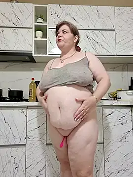 Pokazy przed kamerką – cindybbwsquirt