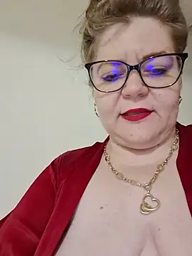 Show modela cindybbwsquirt na web-kameri
