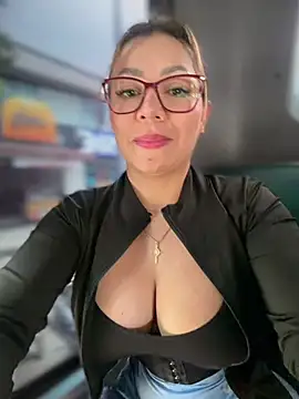 Chat +18 de DIANITA_1988 ao vivo