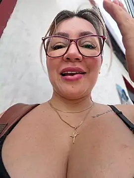 DIANITA_1988 Show in webcam