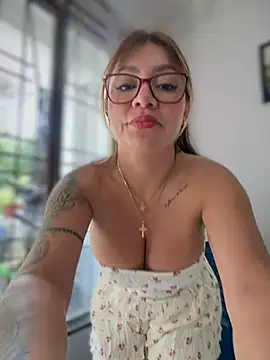 Pertunjukan Kamera Web DIANITA_1988