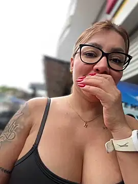 DIANITA_1988 Adlı Modelin Web Kamerası Şovu