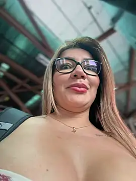 Chat +18 de DIANITA_1988 ao vivo