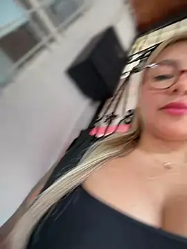 Chat +18 de DIANITA_1988 ao vivo
